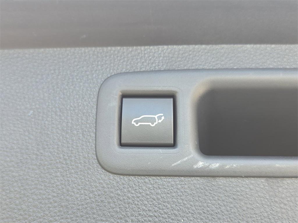 used 2020 Toyota Highlander car, priced at $28,509