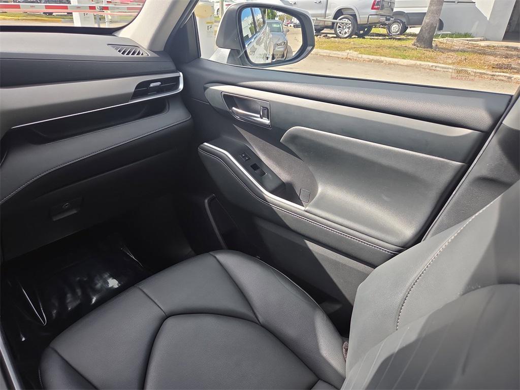 used 2020 Toyota Highlander car, priced at $28,509