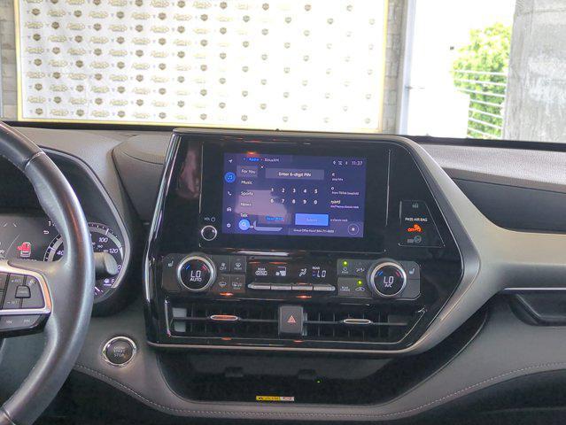 used 2023 Toyota Highlander car, priced at $29,887