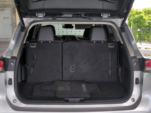 used 2023 Toyota Highlander car, priced at $29,887