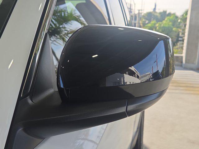 new 2025 Jeep Grand Cherokee car, priced at $39,780