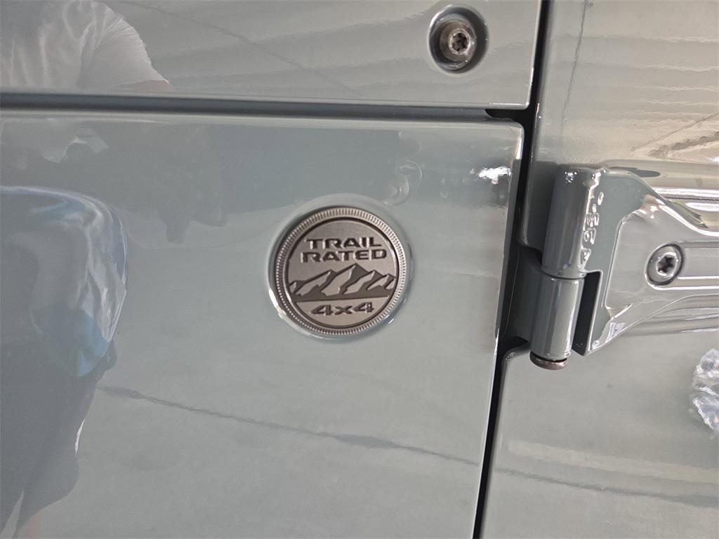 new 2025 Jeep Gladiator car, priced at $39,545