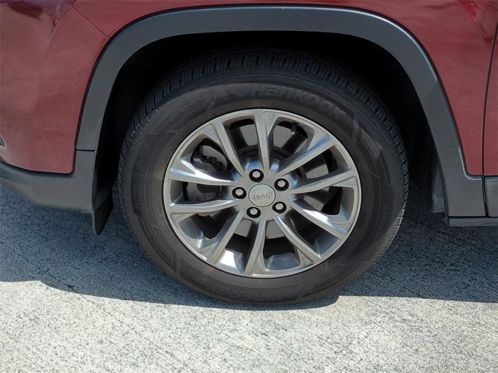 used 2020 Jeep Cherokee car, priced at $13,432