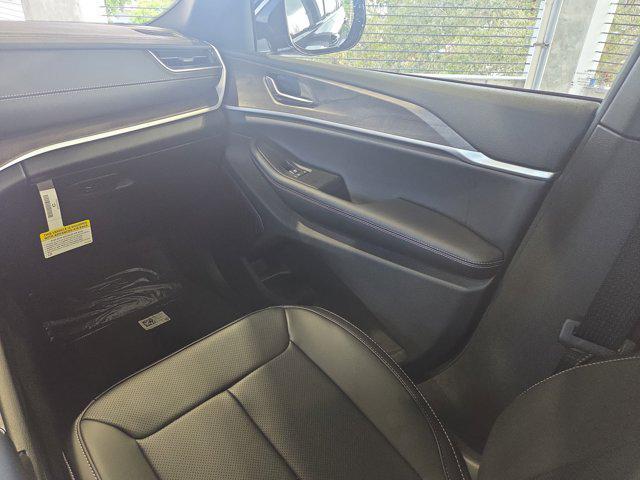 new 2025 Jeep Grand Cherokee car