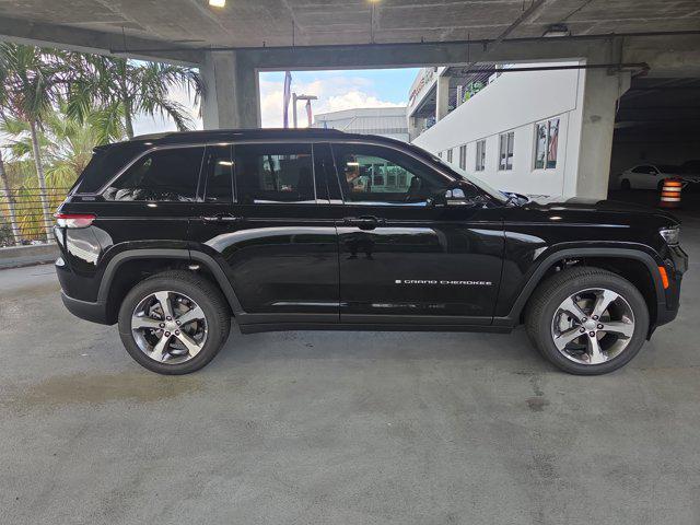 new 2025 Jeep Grand Cherokee car