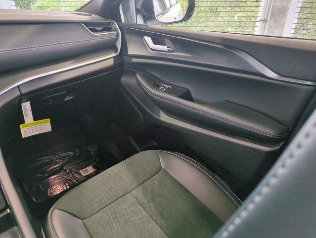new 2025 Jeep Grand Cherokee car, priced at $39,128