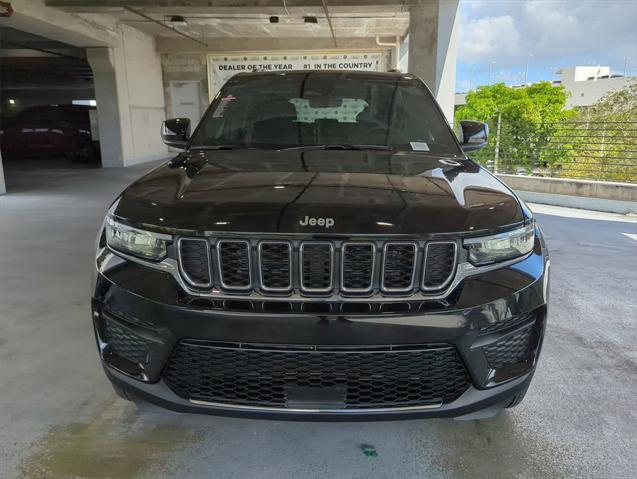 new 2025 Jeep Grand Cherokee car, priced at $40,148