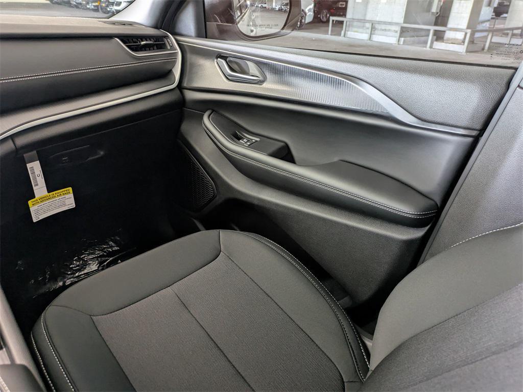 new 2025 Jeep Grand Cherokee car, priced at $32,865