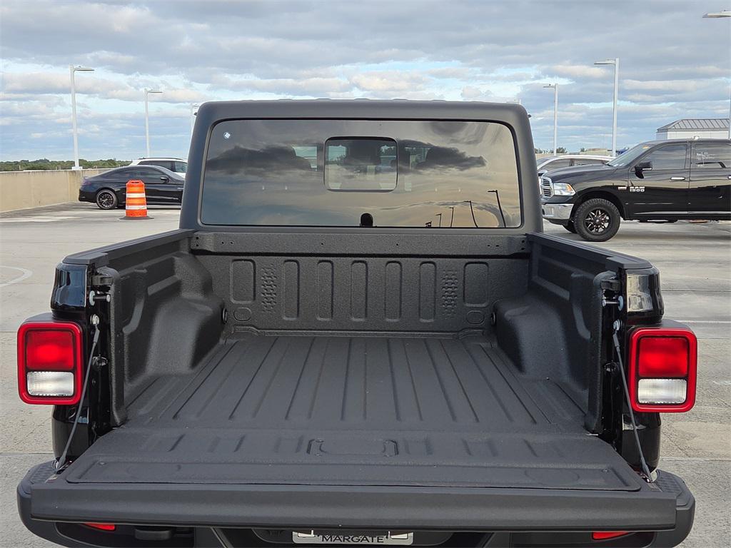 new 2025 Jeep Gladiator car, priced at $43,360