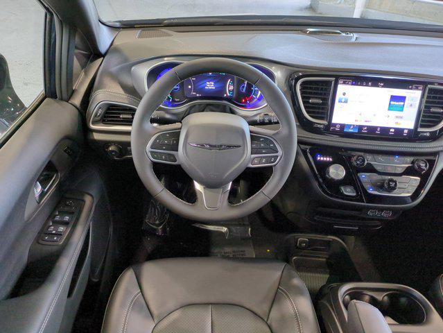 new 2025 Chrysler Pacifica Hybrid car, priced at $41,152