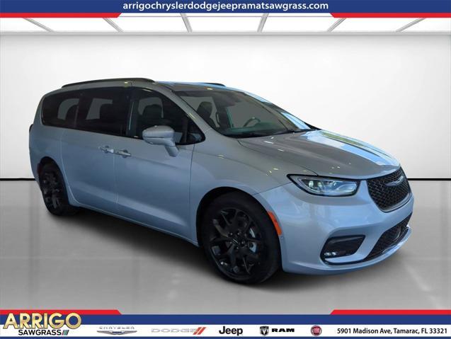 used 2022 Chrysler Pacifica car, priced at $33,600