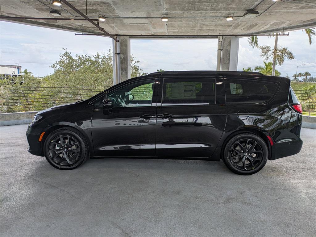 new 2025 Chrysler Pacifica car, priced at $37,418