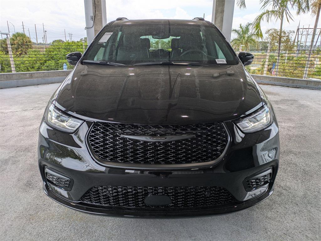 new 2025 Chrysler Pacifica car, priced at $37,418
