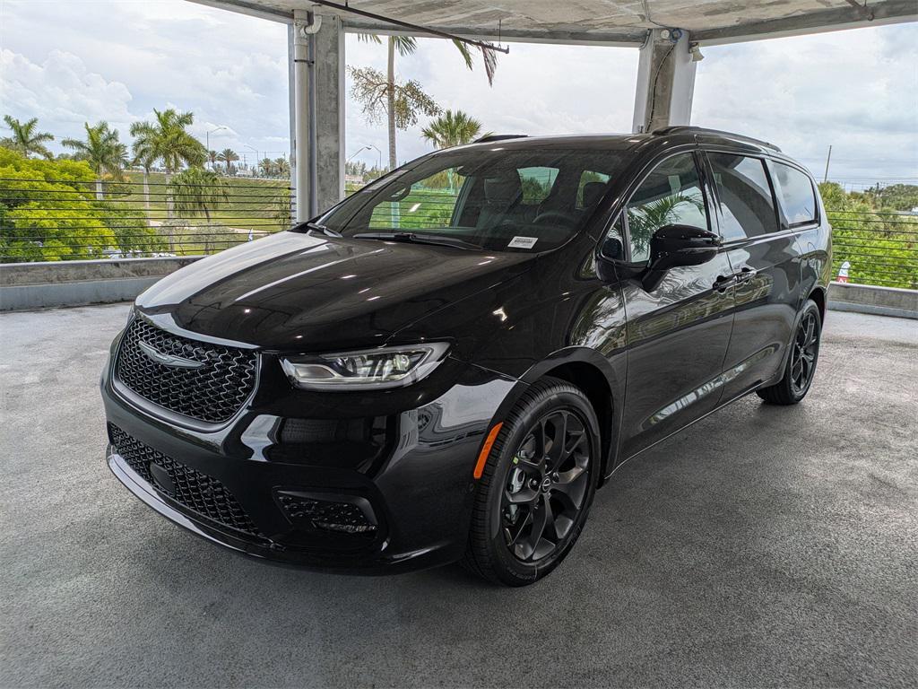 new 2025 Chrysler Pacifica car, priced at $37,418