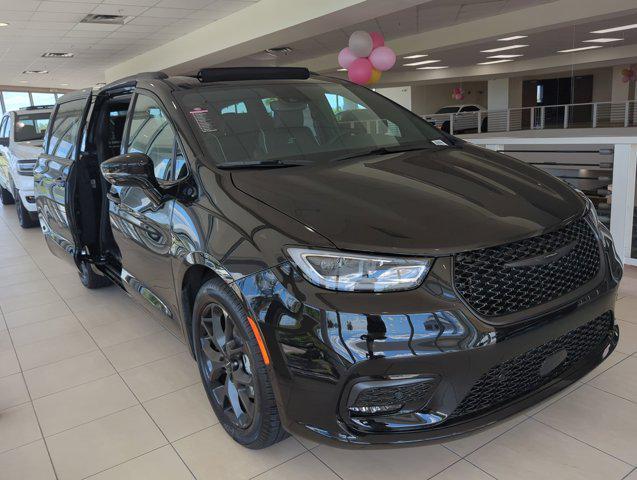 new 2025 Chrysler Pacifica car, priced at $49,045