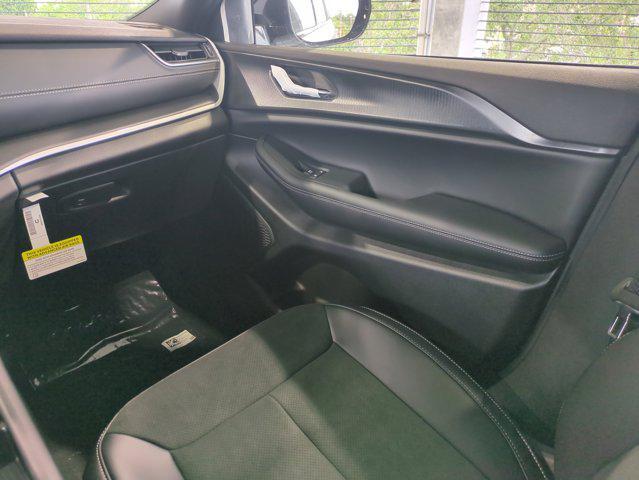 new 2025 Jeep Grand Cherokee car, priced at $39,128