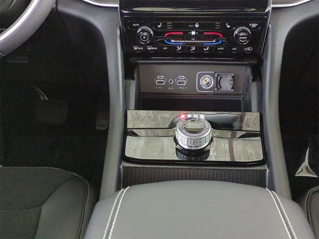 new 2025 Jeep Grand Cherokee car, priced at $37,743
