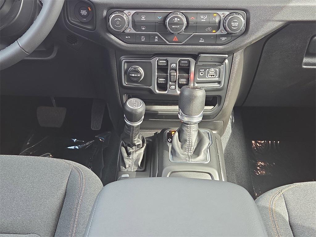 new 2025 Jeep Gladiator car, priced at $44,300