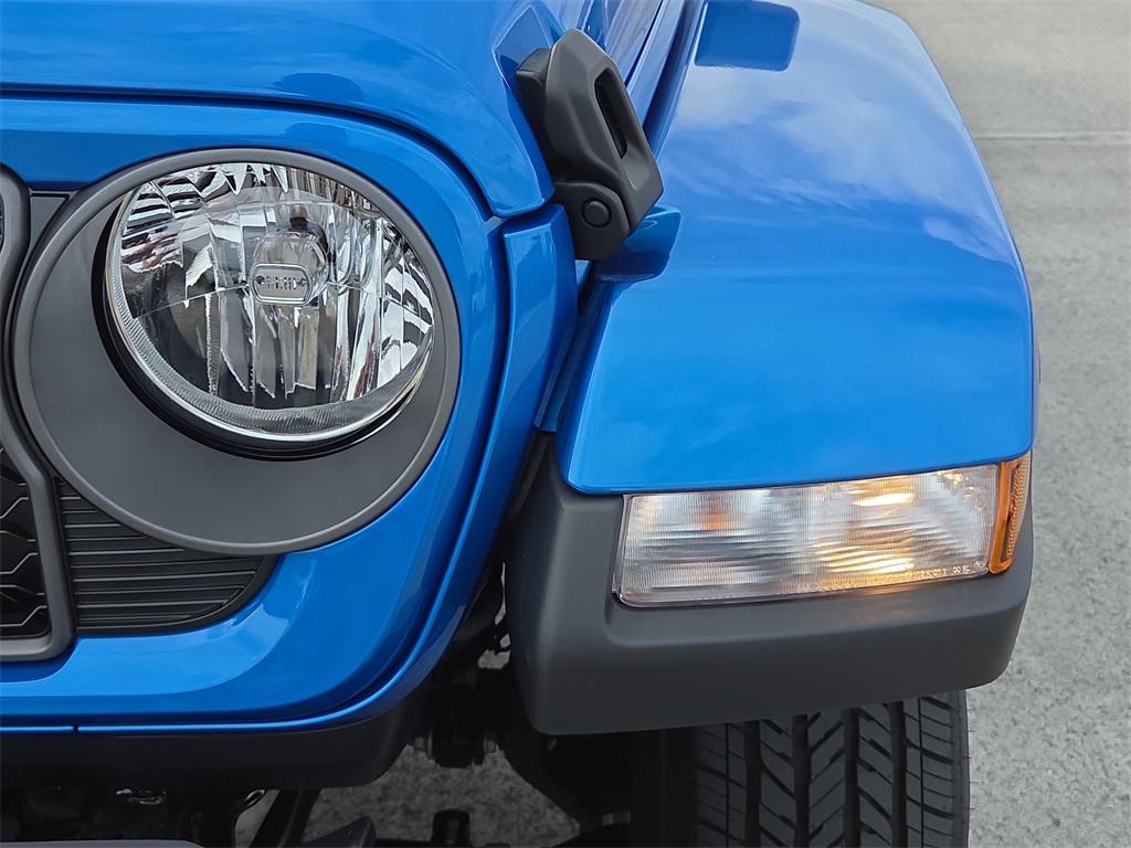 new 2025 Jeep Gladiator car, priced at $44,300