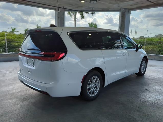 new 2025 Chrysler Pacifica car, priced at $37,995