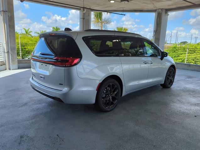new 2024 Chrysler Pacifica car, priced at $48,835