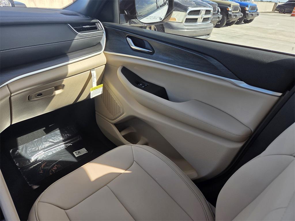 new 2025 Jeep Grand Cherokee car, priced at $36,609