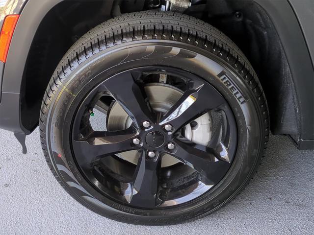 new 2025 Jeep Grand Cherokee car, priced at $40,976