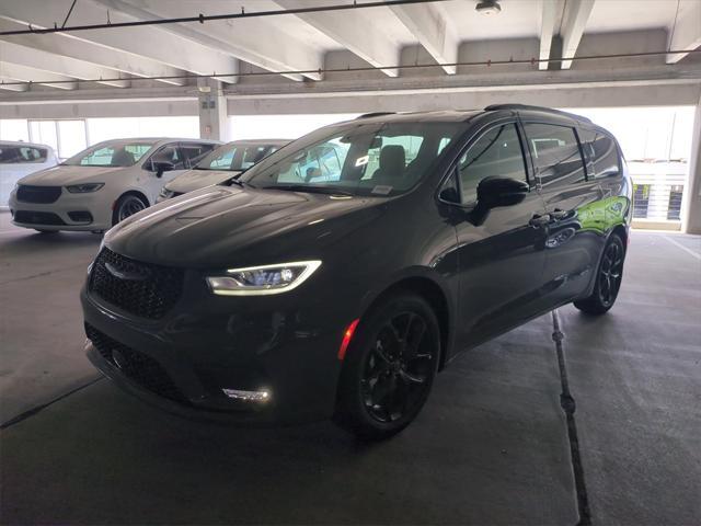new 2025 Chrysler Pacifica car, priced at $44,572