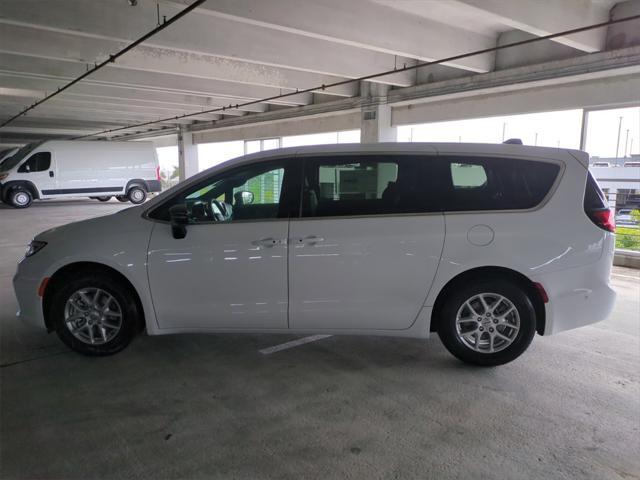 new 2025 Chrysler Pacifica car, priced at $40,154