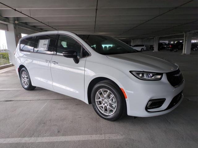 new 2025 Chrysler Pacifica car, priced at $40,154