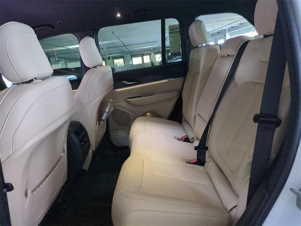 new 2025 Jeep Grand Cherokee car, priced at $37,109