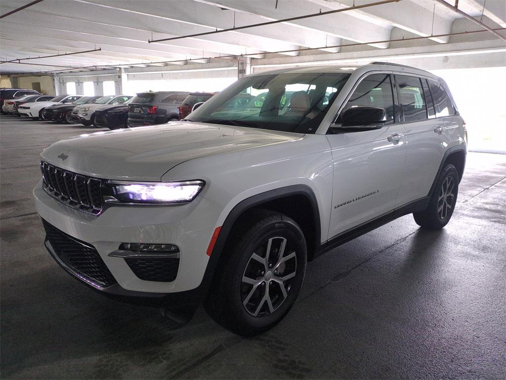 new 2025 Jeep Grand Cherokee car, priced at $37,109