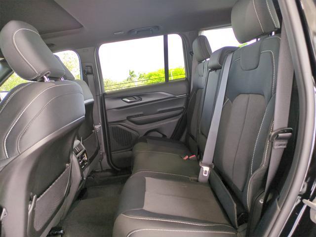 new 2025 Jeep Grand Cherokee car, priced at $33,569