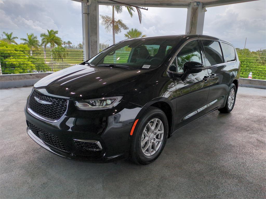 new 2025 Chrysler Pacifica car, priced at $34,452