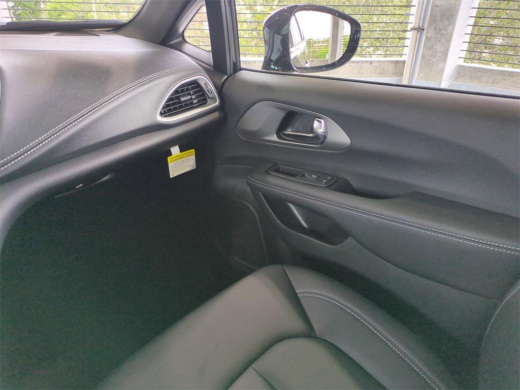 new 2025 Chrysler Pacifica car, priced at $34,452
