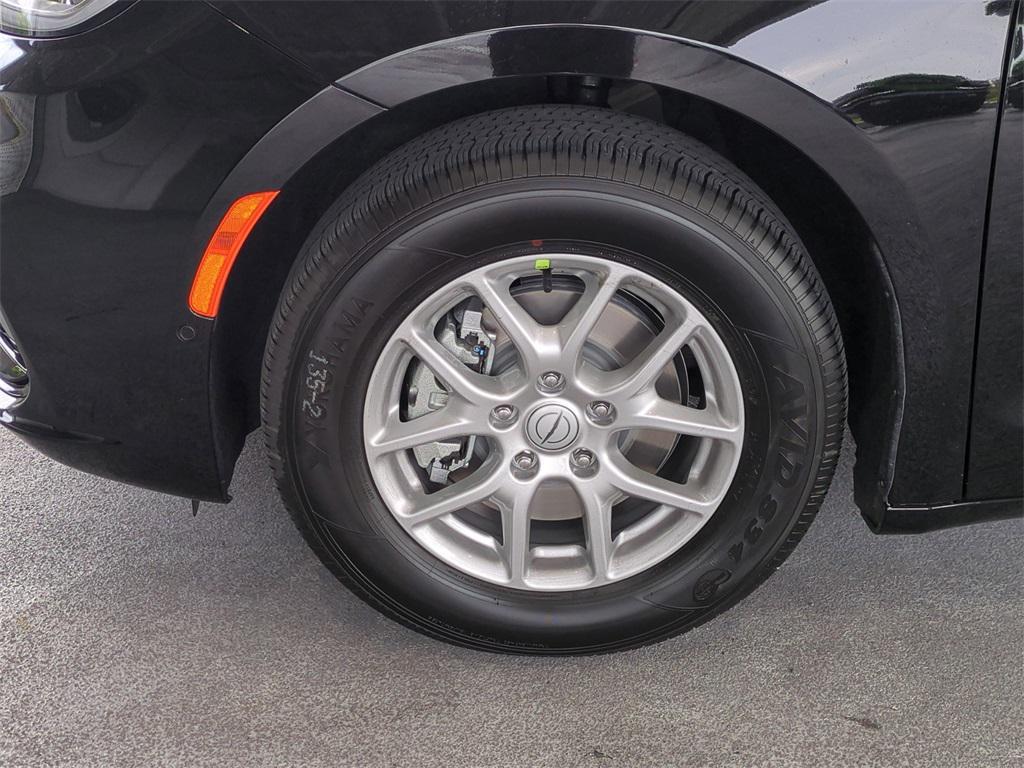 new 2025 Chrysler Pacifica car, priced at $34,452