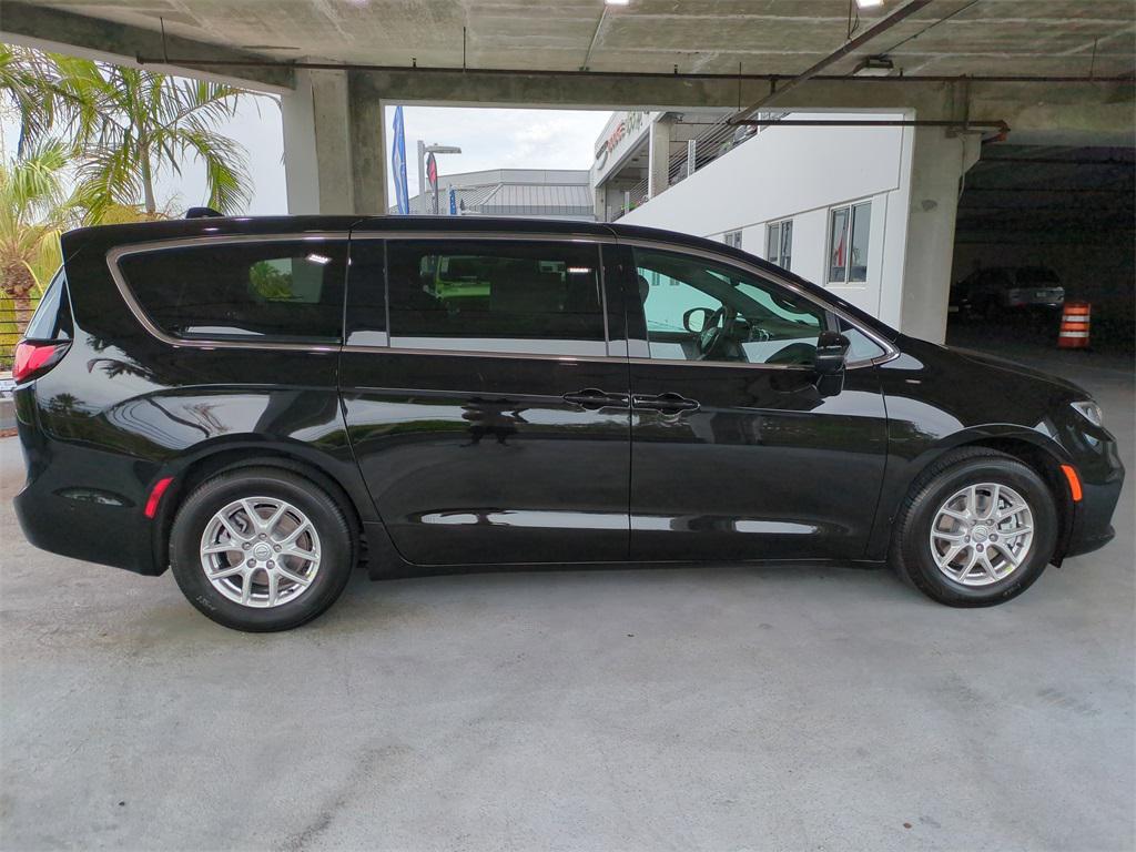 new 2025 Chrysler Pacifica car, priced at $34,452