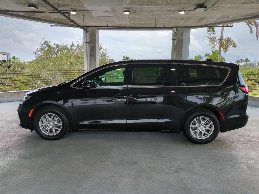 new 2025 Chrysler Pacifica car, priced at $34,452