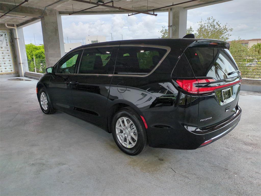 new 2025 Chrysler Pacifica car, priced at $34,452