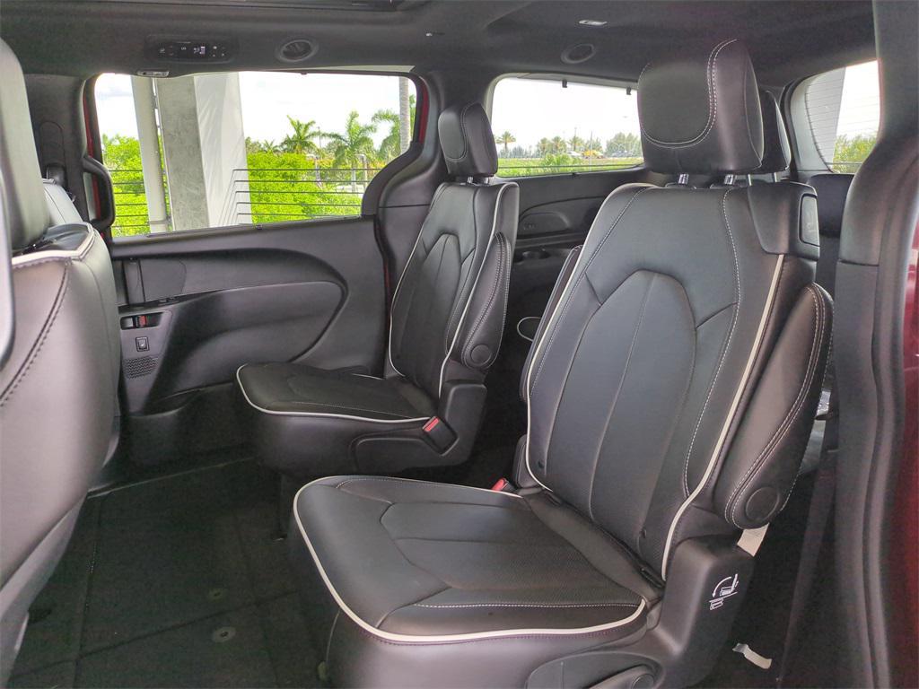 new 2025 Chrysler Pacifica car, priced at $41,839