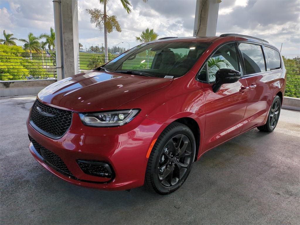 new 2025 Chrysler Pacifica car, priced at $41,839