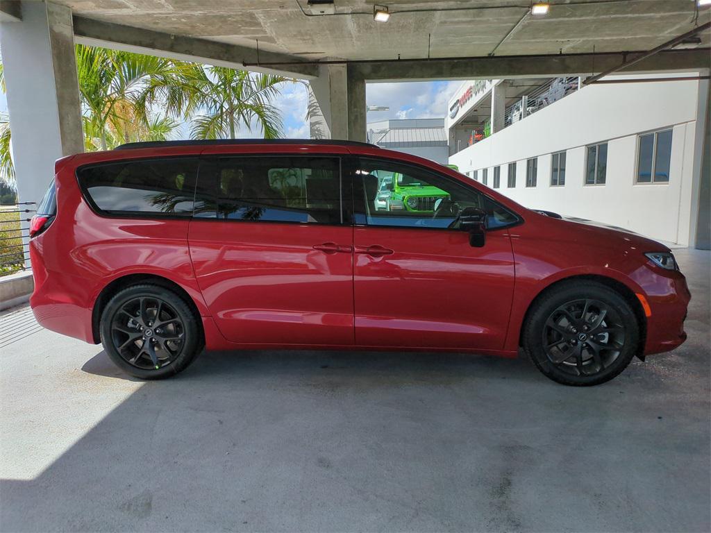 new 2025 Chrysler Pacifica car, priced at $41,839