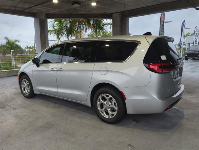 new 2024 Chrysler Pacifica car, priced at $38,528