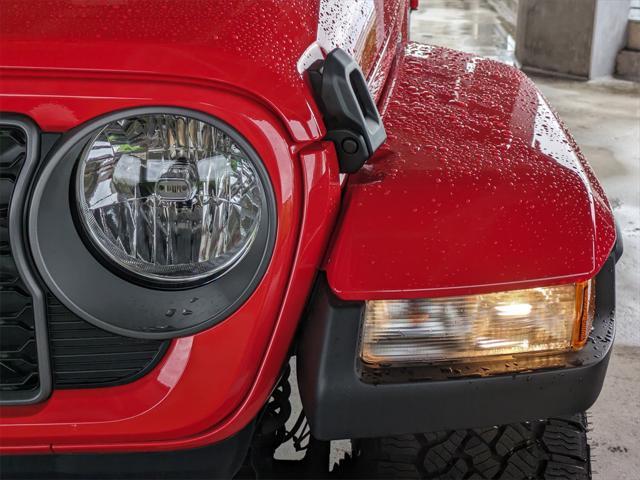 new 2025 Jeep Gladiator car, priced at $39,432