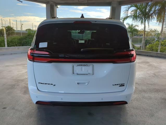 new 2024 Chrysler Pacifica car, priced at $46,313