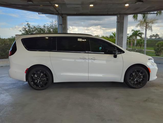 new 2024 Chrysler Pacifica car, priced at $46,313