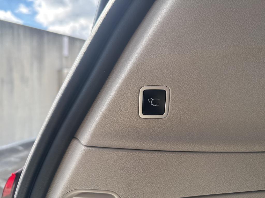 used 2023 Chrysler Pacifica car, priced at $23,057