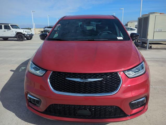 new 2025 Chrysler Pacifica car, priced at $38,328