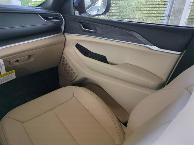 new 2025 Jeep Grand Cherokee car, priced at $37,513