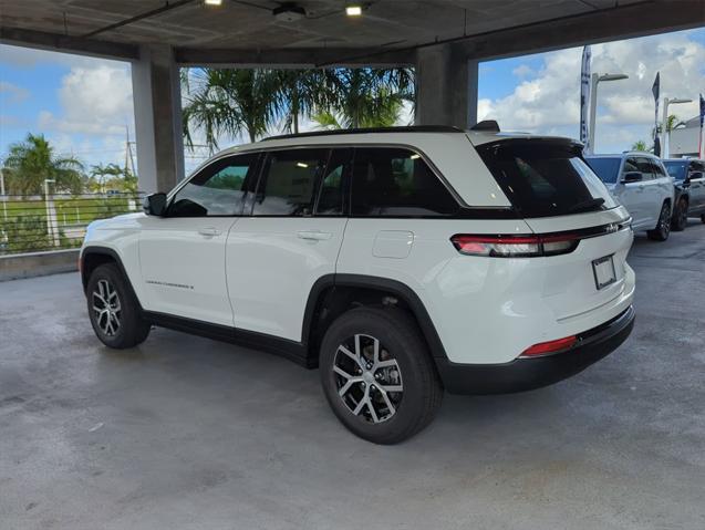 new 2025 Jeep Grand Cherokee car, priced at $43,700